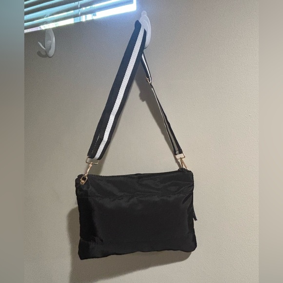 SALE 🔥 NWT CHANEL beauty w/adjustable strap Black nylon CC logo Bag black - Picture 4 of 8